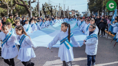 Mas de 1500 estudiantes prometieron lealtad a la bandera