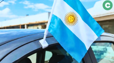 Una bandera por un alimento: La movida solidaria y patriótica del Teatro Cañuelas