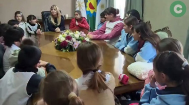 Alumnos de la Escuela N° 9 de Udaondo presentaron su proyecto científico ante Marisa Fassi