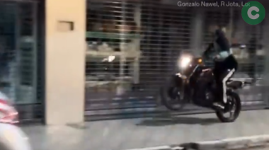 Identificaron al motociclista que realizó maniobras peligrosas en el centro de Cañuelas