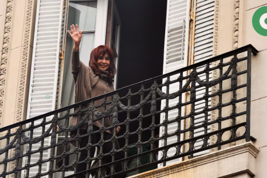 CRISTINA KIRCHNER QUEDÓ PRESA EN SU DEPARTAMENTO