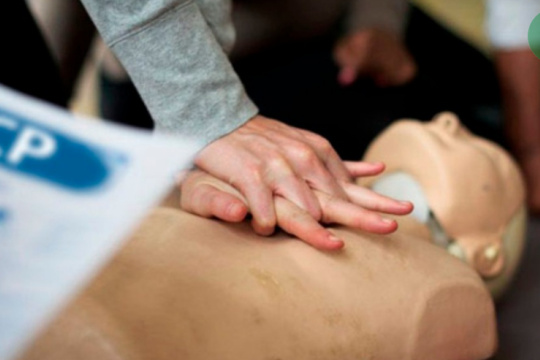 Capacitación abierta a la comunidad de RCP, DEA y OVA