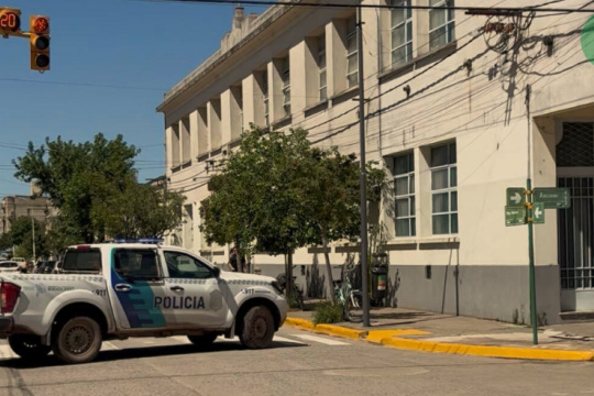 Amenaza de bomba en una escuela secundaria
