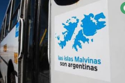 Continúa vigente la obligación de exhibir la leyenda "Las Islas Malvinas son argentinas" en trenes y colectivos nacionales